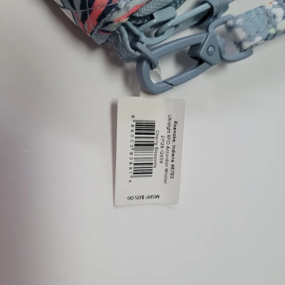 Vera Bradley Accordion wristlet in Cherry Blossom. - Picture 3 of 9